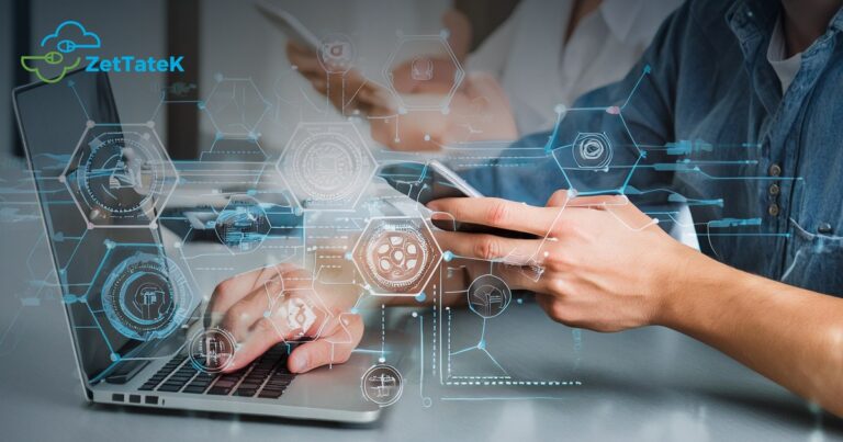 Dos personas trabajando juntas con una laptop y un telefono movil